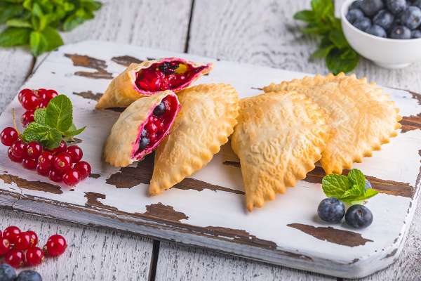 Мини-чебуреки с ягодной начинкой, 6 шт