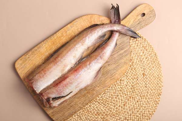 Минтай свежемороженый непотрошеный