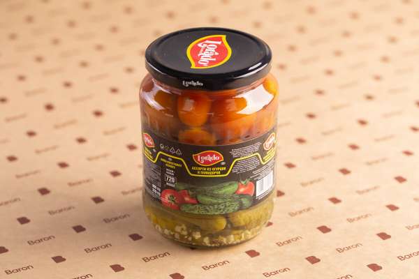 Ассорти из огурцов и томатов Lorado, 720 мл