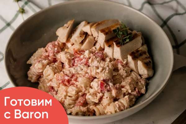 Паста с сыром фета и куриной грудкой 
